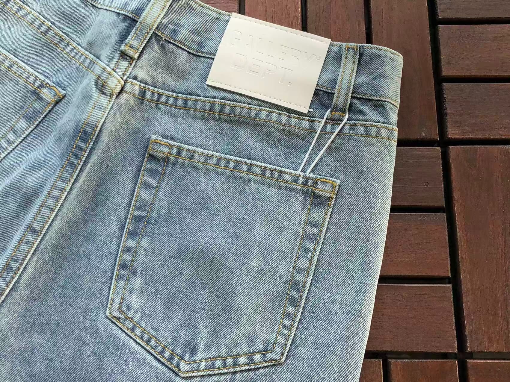 calça gallery dept. La Blvd Flared Jeans