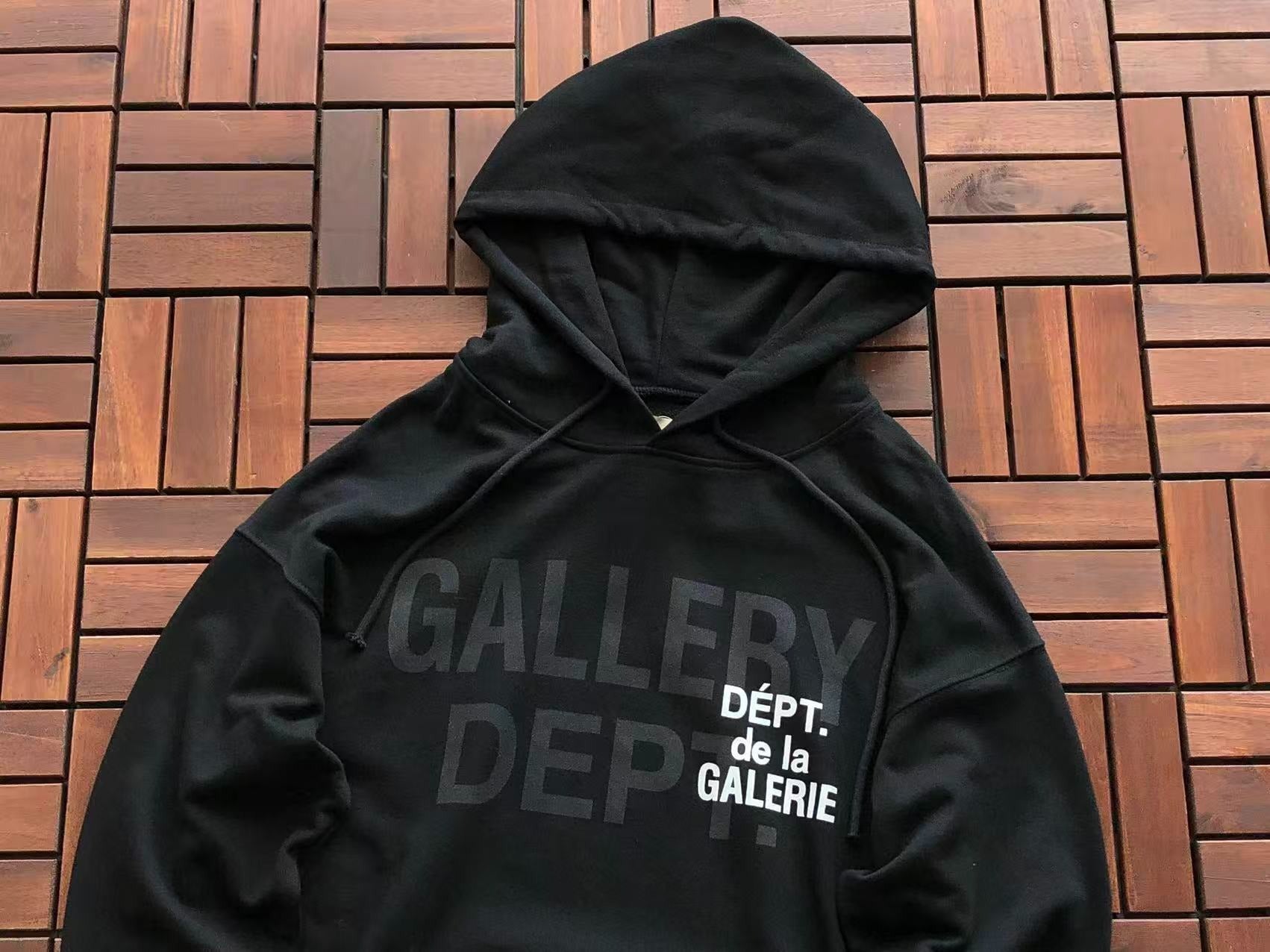 Blusa Gallery Dept. Logo
